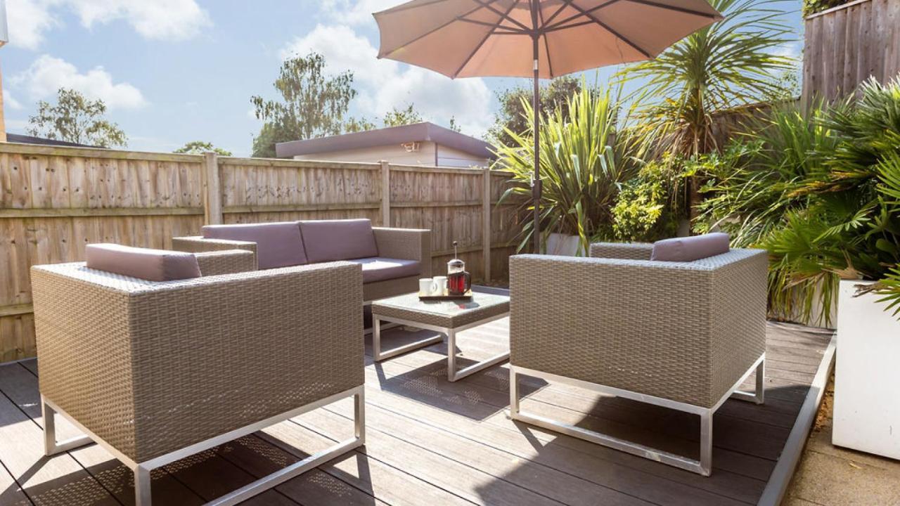Twin Palms Villa Poole Eksteriør bilde