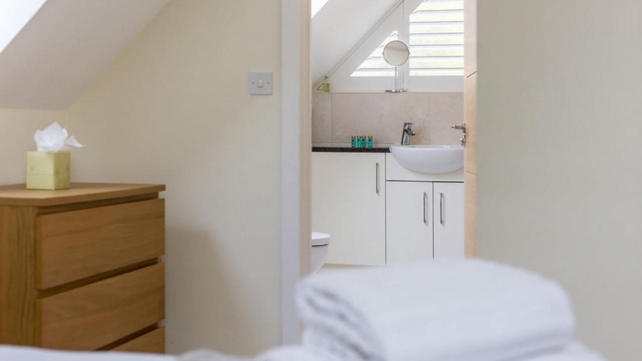 Twin Palms Villa Poole Eksteriør bilde