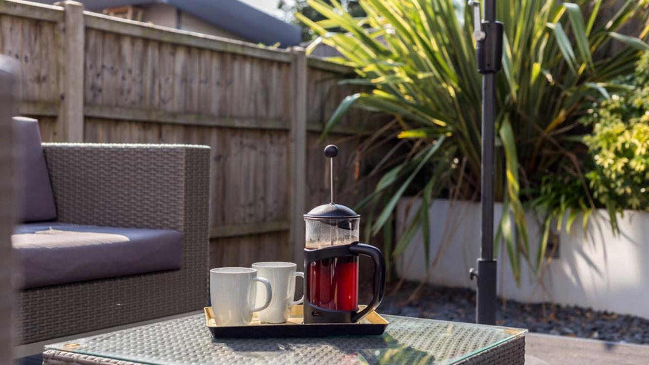 Twin Palms Villa Poole Eksteriør bilde