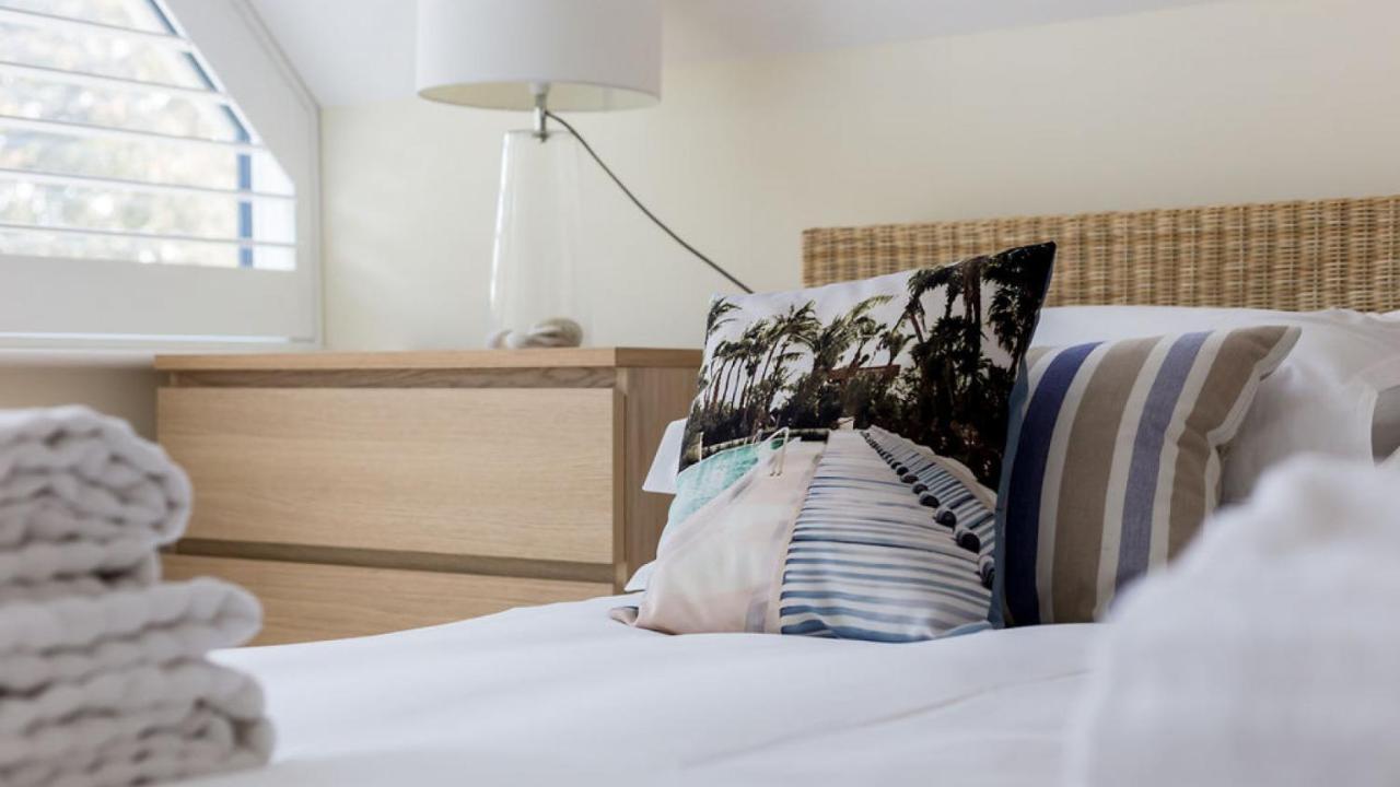 Twin Palms Villa Poole Eksteriør bilde