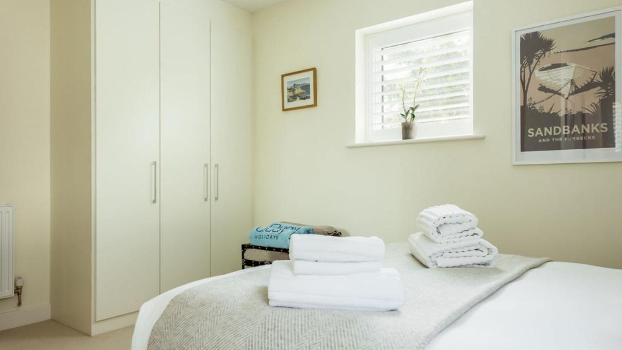 Twin Palms Villa Poole Eksteriør bilde